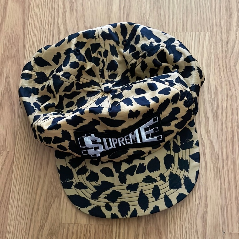SUPREME HAT.